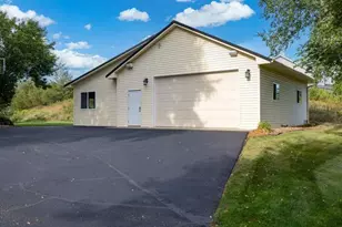 834 Prairie Meadows Dr, Hudson, WI 54016 - Photo 3
