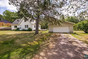 2840 Hagberg St, Duluth, MN 55811 - Photo 1