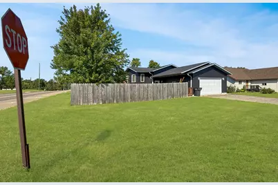 105 Walborg Avenue NE, Bemidji, MN 56601 - Photo 3