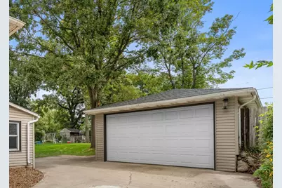 907 Willow Street S, Faribault, MN 55021 - Photo 3