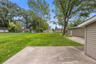 907 Willow Street S, Faribault, MN 55021 - Photo 7