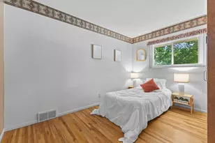 8106 Vincent Ave S, Bloomington, MN 55431 - Photo 15
