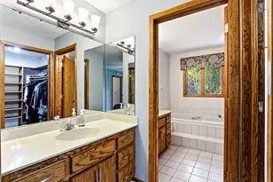 4690 Parkridge Dr, Eagan, MN 55123 - Photo 15