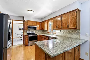 4690 Parkridge Dr, Eagan, MN 55123 - Photo 7