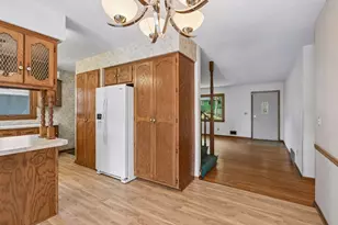 1528 Aquila Ave N, Golden Valley, MN 55427 - Photo 9