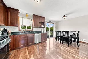 2201 Kessler Ln, Chaska, MN 55318 - Photo 3