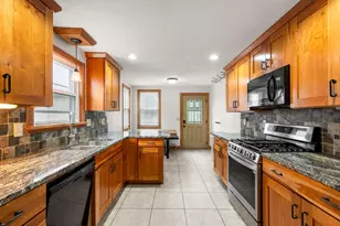 62 Juniper St, Mahtomedi, MN 55115 - Photo 7