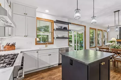 9025 Sunnyvale Drive, Chanhassen, MN 55317 - Photo 9
