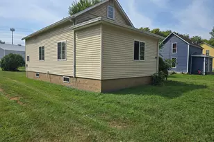 214 E 8th St, Fairmont, MN 56031 - Photo 3