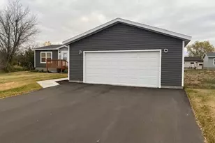 404 NE 1st St, Staples, MN 56479 - Photo 11