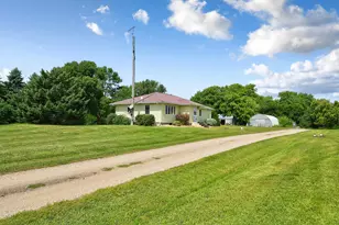 188 40th St, Dunnell, MN 56127 - Photo 3