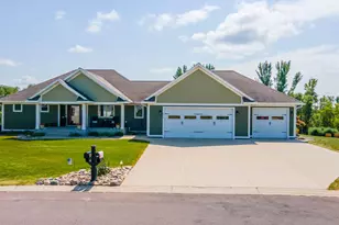 864 Goves Way, Madelia, MN 56062 - Photo 1