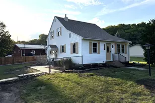 727 S 7th St, La Crescent, MN 55947 - Photo 15