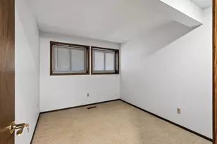 8948 Neill Lake Rd, Eden Prairie, MN 55347 - Photo 21