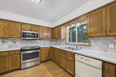 7018 43rd Street N, Oakdale, MN 55128 - Photo 3