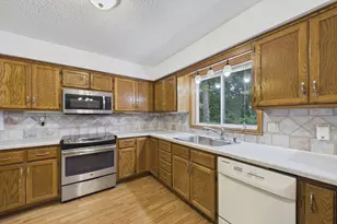 7018 43rd St N, Oakdale, MN 55128 - Photo 3
