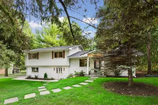 18065 Berry Ln, Wayzata, MN 55391 - Photo 3