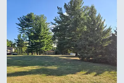 560 Fisher Cir, Vadnais Heights, MN 55127 - Photo 3