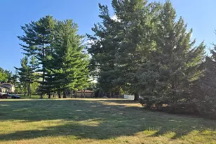 560 Fisher Cir, Vadnais Heights, MN 55127 - Photo 3