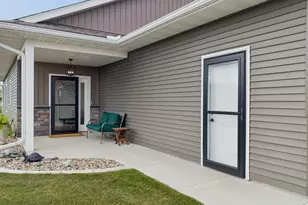 1352 Bradford St SE, Hutchinson, MN 55350 - Photo 3