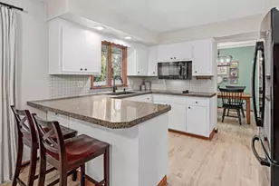302 Heritage Cir N, Burnsville, MN 55337 - Photo 11