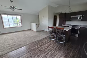 2227 Castlewood Dr, Worthington, MN 56187 - Photo 7