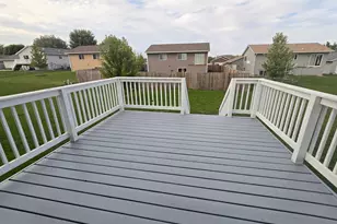 2227 Castlewood Dr, Worthington, MN 56187 - Photo 27