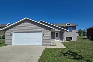 2227 Castlewood Dr, Worthington, MN 56187 - Photo 1