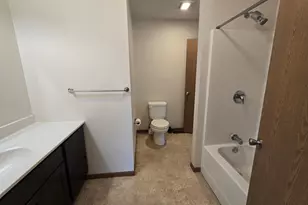 2227 Castlewood Dr, Worthington, MN 56187 - Photo 9