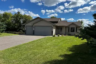 805 Pond View Ct, Braham, MN 55006 - Photo 23