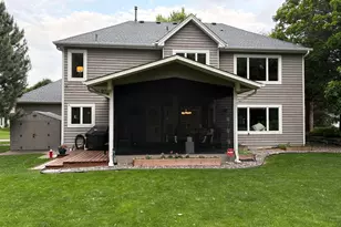 6560 Shadow Ln, Chanhassen, MN 55317 - Photo 7