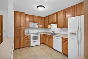 1600 Arundel St, Saint Paul, MN 55117 - Photo 5
