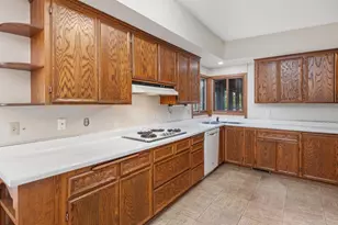 16740 S Shore Ln, Eden Prairie, MN 55346 - Photo 9