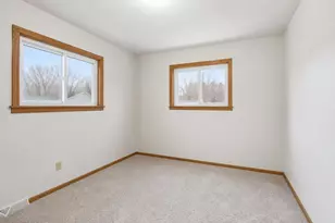 1561 Clarence St, Saint Paul, MN 55106 - Photo 11