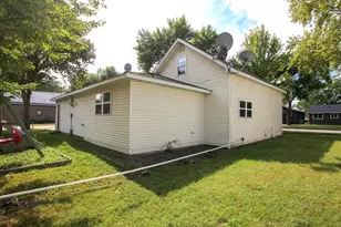 240 Merrian St, Glencoe, MN 55336 - Photo 21