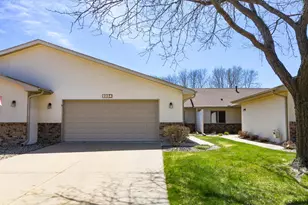 2224 Pinewood Dr, Shakopee, MN 55379 - Photo 1