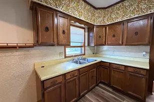 331 SW Park St, Luverne, MN 56156 - Photo 21