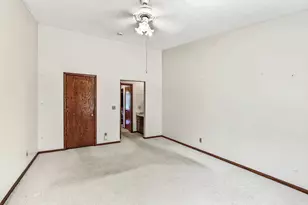 10275 Scarborough Rd, Bloomington, MN 55437 - Photo 17