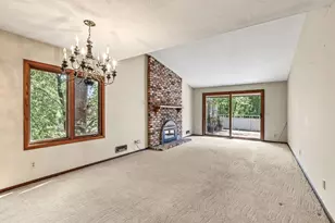 10275 Scarborough Rd, Bloomington, MN 55437 - Photo 9
