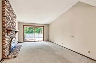 10275 Scarborough Rd, Bloomington, MN 55437 - Photo 5