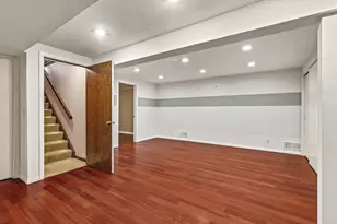 10275 Scarborough Rd, Bloomington, MN 55437 - Photo 23