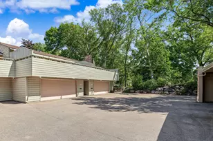 10275 Scarborough Rd, Bloomington, MN 55437 - Photo 35