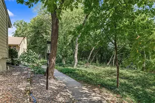 10275 Scarborough Rd, Bloomington, MN 55437 - Photo 33