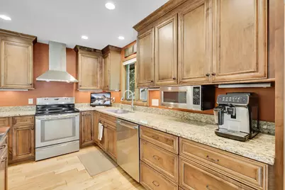 10234 Nottingham Trail, Eden Prairie, MN 55347 - Photo 5