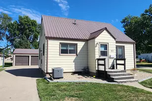 821 3rd St SE, Pipestone, MN 56164 - Photo 1