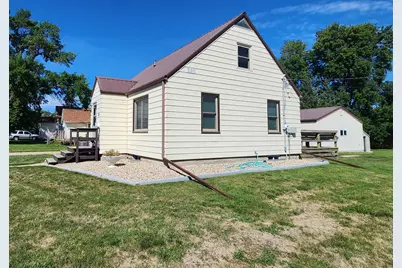 821 3rd Street SE, Pipestone, MN 56164 - Photo 3