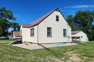 821 3rd St SE, Pipestone, MN 56164 - Photo 3