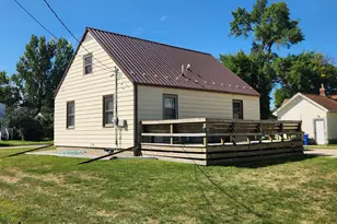821 3rd St SE, Pipestone, MN 56164 - Photo 5