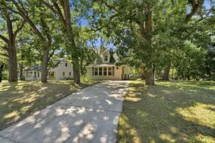225 Cedar St NE, New London, MN 56273 - Photo 17