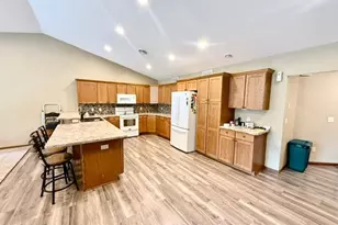 308 Aspenwood Dr, Redwood Falls, MN 56283 - Photo 7